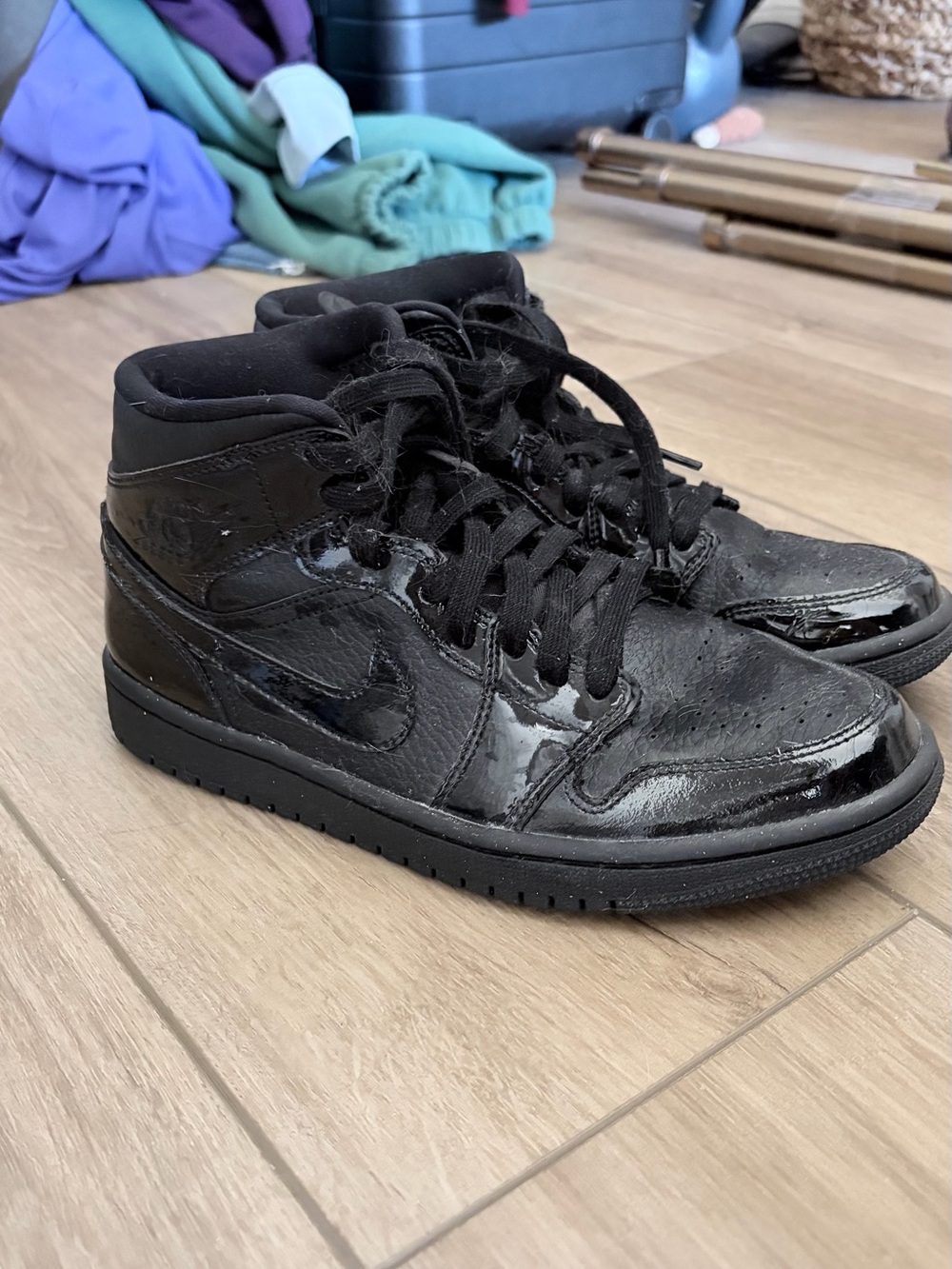 Nike Air Jordan 1 Mid Triple Black